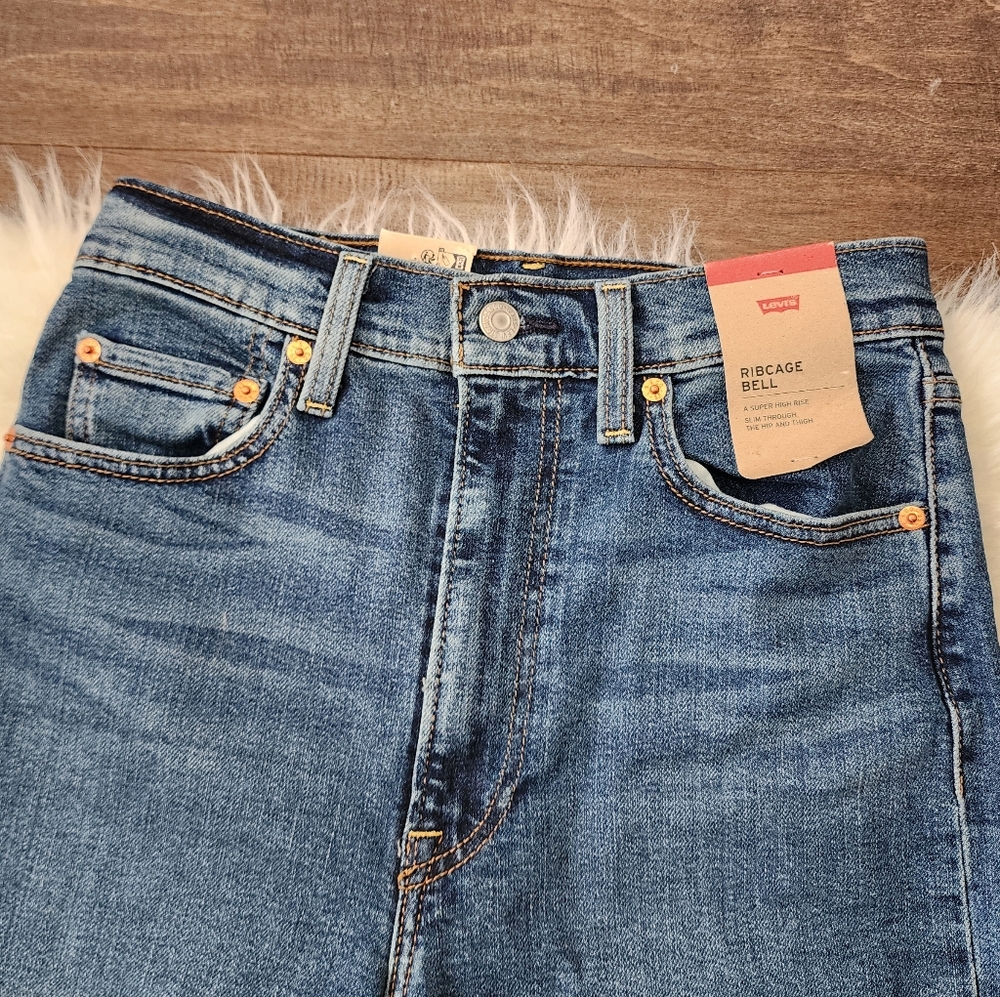 NWT Levi’s Ribcage Bell Flare Jeans 27x32 Ringing Bells 🔔 - Picture 2 of 6